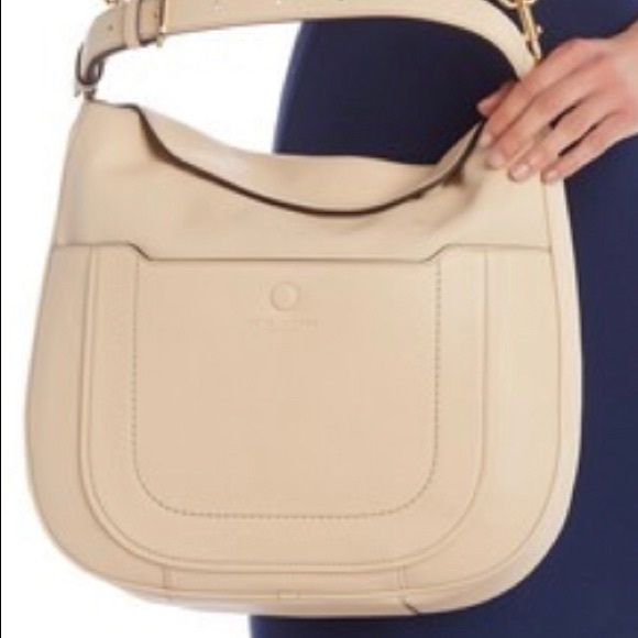 Marc Jacobs Handbags - Marc Jacobs Empire City Leat Bag just the 1 handle